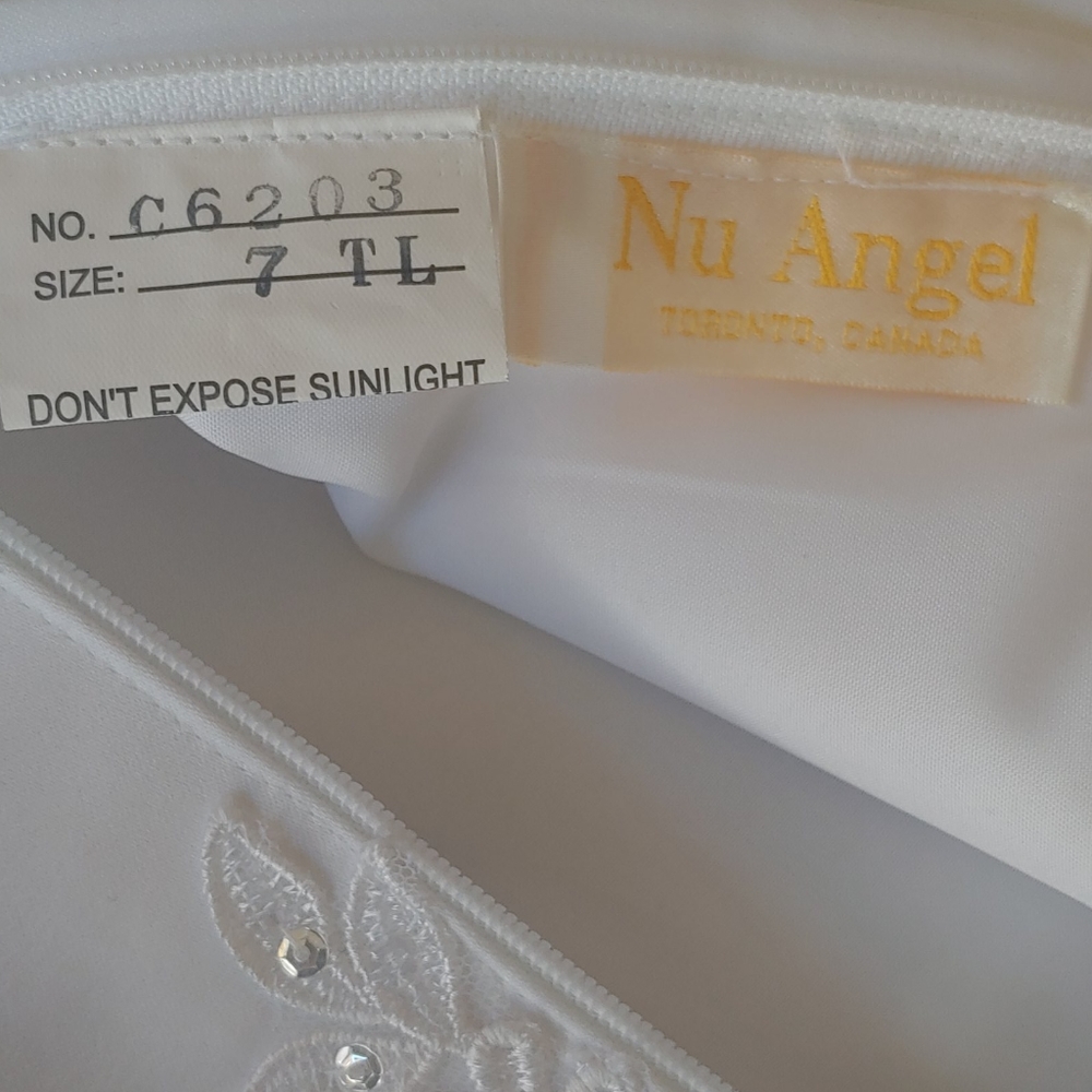 Clothes - Picture 7 of 10